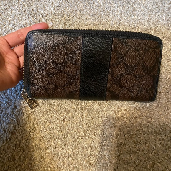 Coach Signature Brown and Black Wallet - Picture 4 of 4